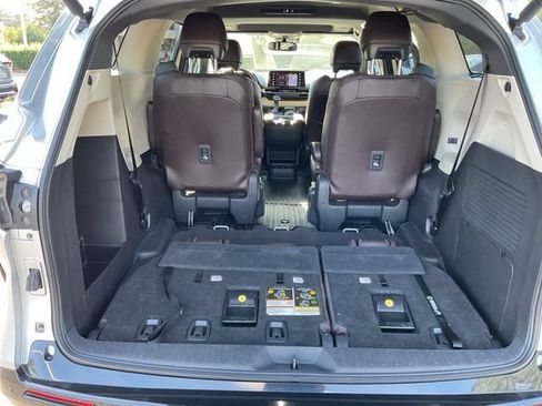 Used 2022 Toyota Sienna Platinum AWD/4WD image 12
