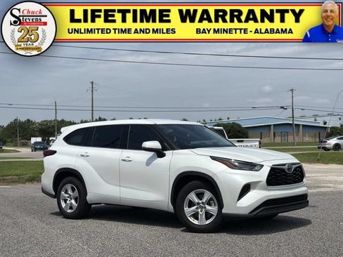 Used 2022 Toyota Highlander L FWD image 1