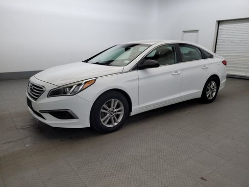 Used 2017 Hyundai Sonata SE FWD image 2