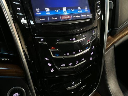 Used 2018 Cadillac Escalade ESV Luxury image 29