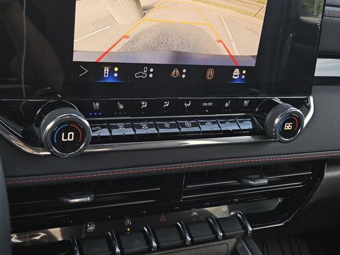 Used 2024 Chevrolet Colorado Z71 w/ Z71 Convenience Package 2 image 20