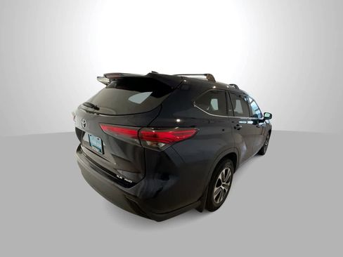 Used 2020 Toyota Highlander XLE image 8