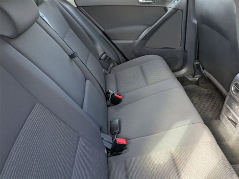 Used 2017 Volkswagen Tiguan S image 35