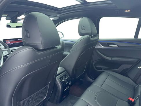 Used 2025 BMW X4 xDrive30i image 42