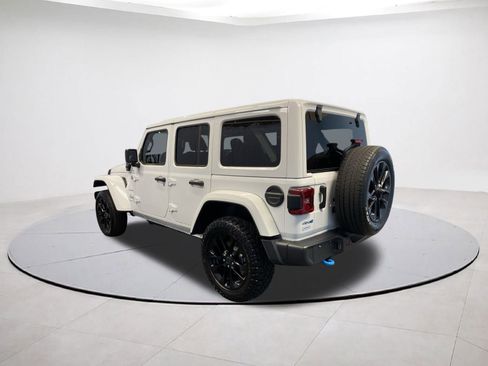 Used 2024 Jeep Wrangler Sahara image 4