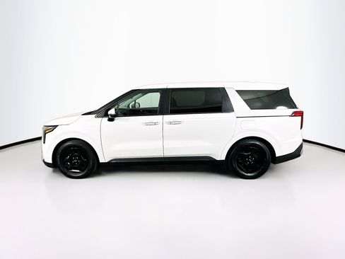 Used 2025 Kia Carnival FWD image 4