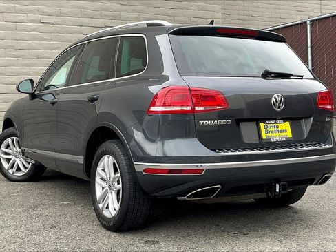 Used 2016 Volkswagen Touareg Sport image 10