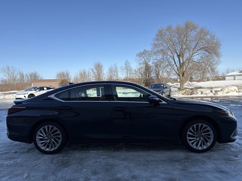 Used 2023 Lexus ES 300h Ultra Luxury image 2