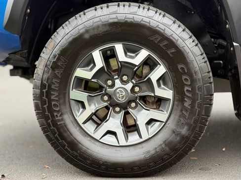 Used 2018 Toyota Tacoma TRD Off-Road AWD/4WD image 9