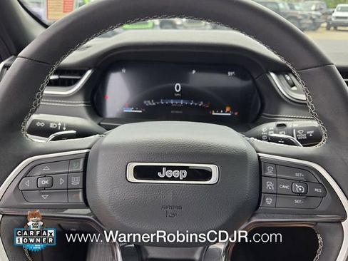 Used 2023 Jeep Grand Cherokee Altitude AWD/4WD image 25