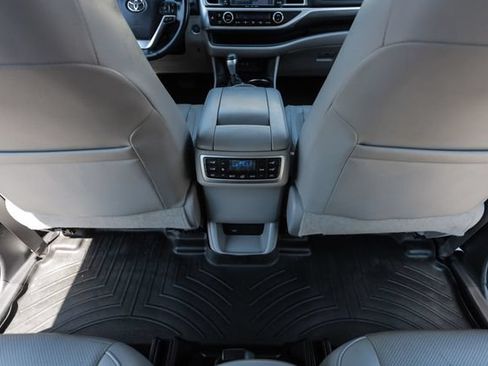 Used 2017 Toyota Highlander Limited Platinum AWD/4WD image 26
