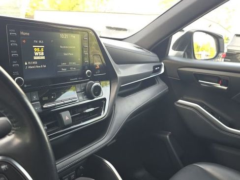 Used 2021 Toyota Highlander XSE image 28