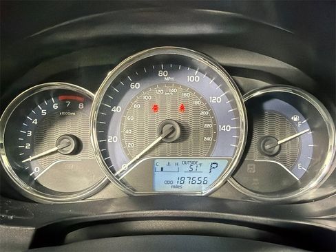 Used 2016 Toyota Corolla LE image 22