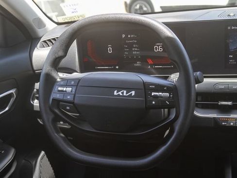 Certified 2025 Kia K4 FWD image 17