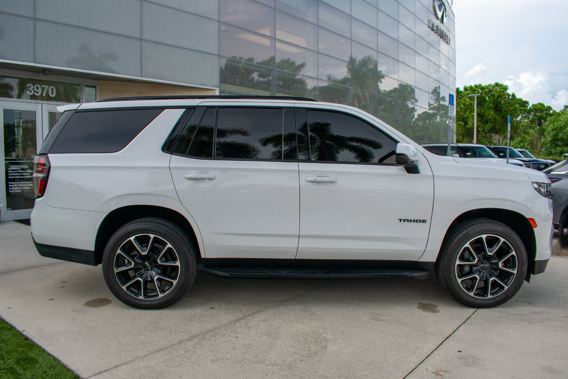 Used 2023 Chevrolet Tahoe RST AWD/4WD image 11