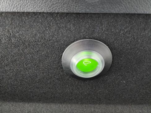 Used 2025 Mercedes-Benz CLA 250 4MATIC image 29