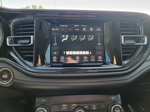 Used 2022 Dodge Durango SXT w/ Anodized Platinum Package RWD image 17