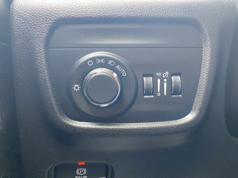 Used 2024 Jeep Grand Cherokee Altitude image 38