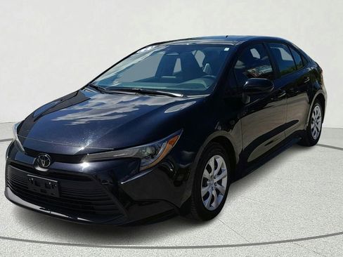 Used 2024 Toyota Corolla LE image 3