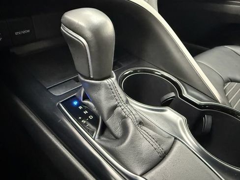 Used 2019 Toyota Camry SE FWD image 19
