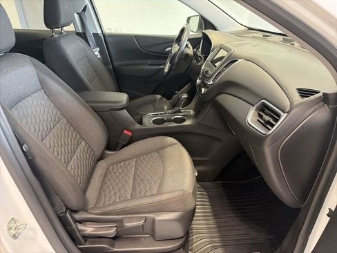 Certified 2019 Chevrolet Equinox LT w/ Driver Convenience Package image 12