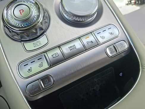 Used 2025 Genesis G90 3.5T AWD/4WD image 19