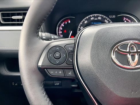 Used 2025 Toyota RAV4 XLE Premium image 20