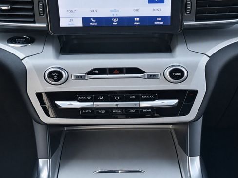 Used 2024 Ford Explorer XLT w/ Equipment Group 202A AWD/4WD image 9