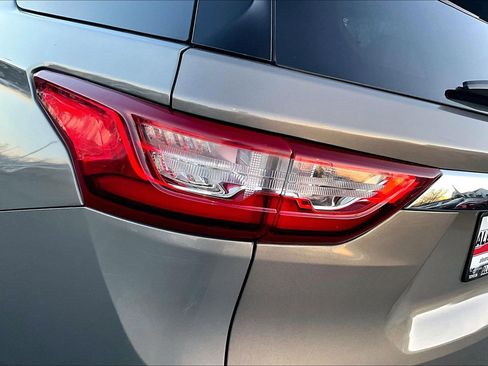 Used 2018 Chevrolet Traverse LT image 29