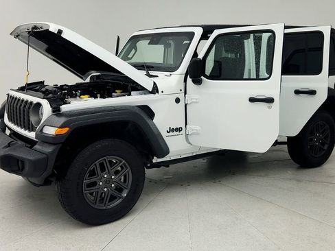 Used 2025 Jeep Wrangler Sport S image 5