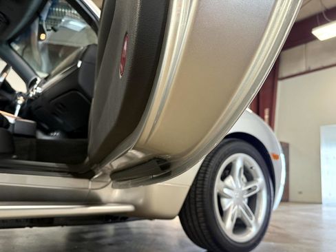 Used 2004 Chevrolet SSR w/ Preferred Equipment Group image 82