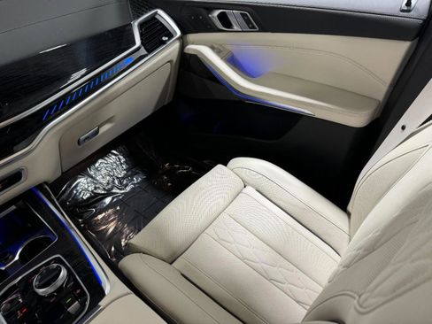 Certified 2025 BMW X7 M60i image 17