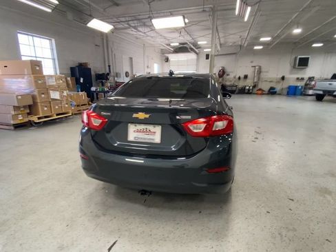 Used 2017 Chevrolet Cruze Premier w/ Enhanced Convenience Package FWD image 10