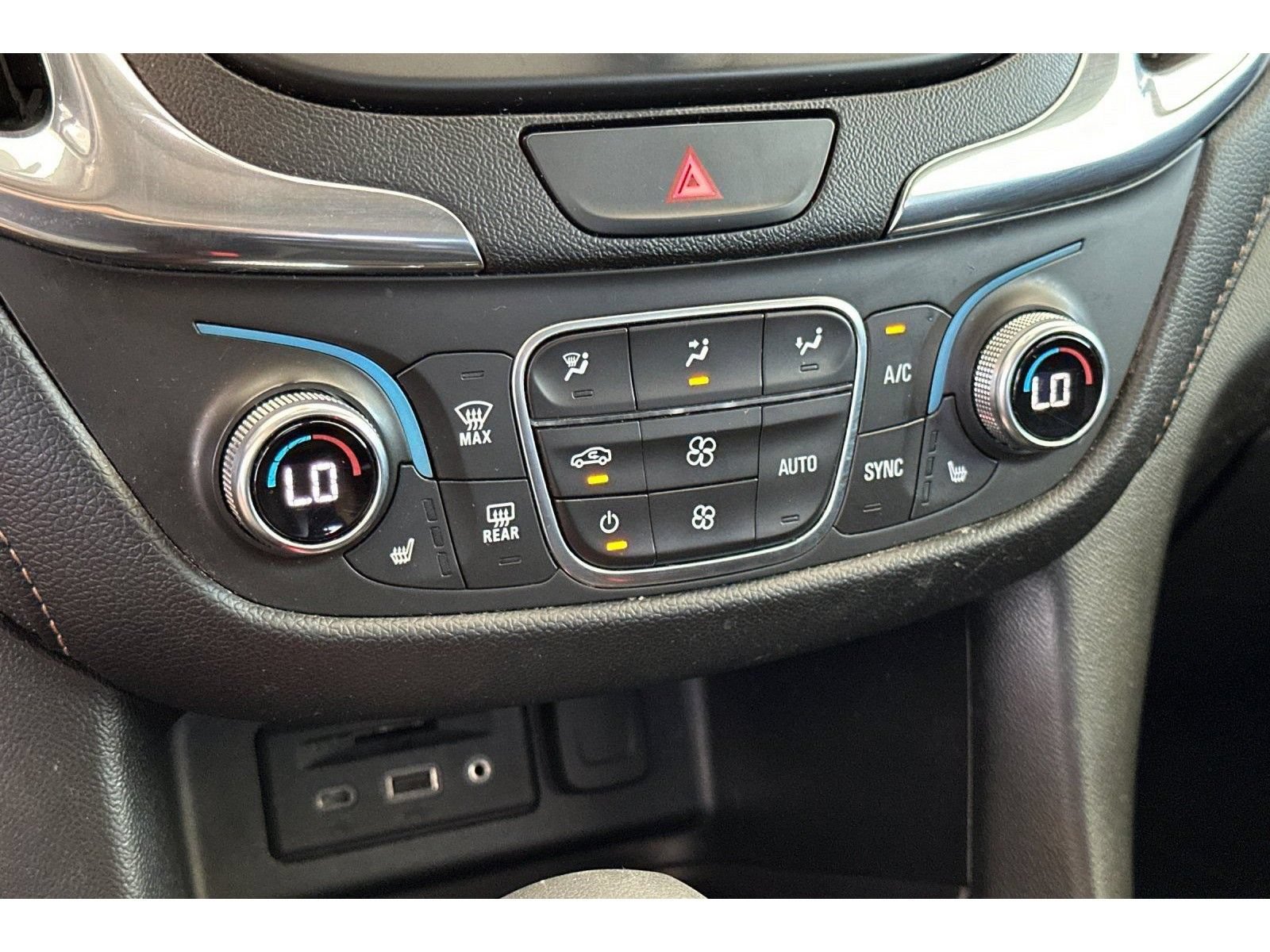 Used 2020 Chevrolet Equinox Premier w/ Premier Redline Edition FWD image 20