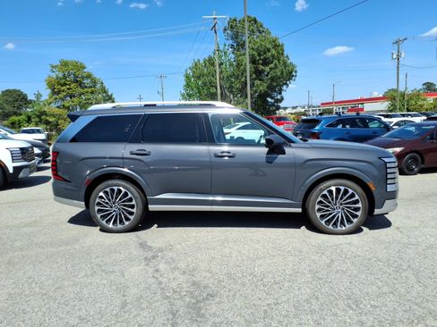New 2026 Hyundai Palisade Calligraphy FWD image 2