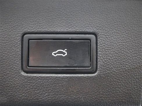 Used 2023 Volkswagen Atlas SE image 14