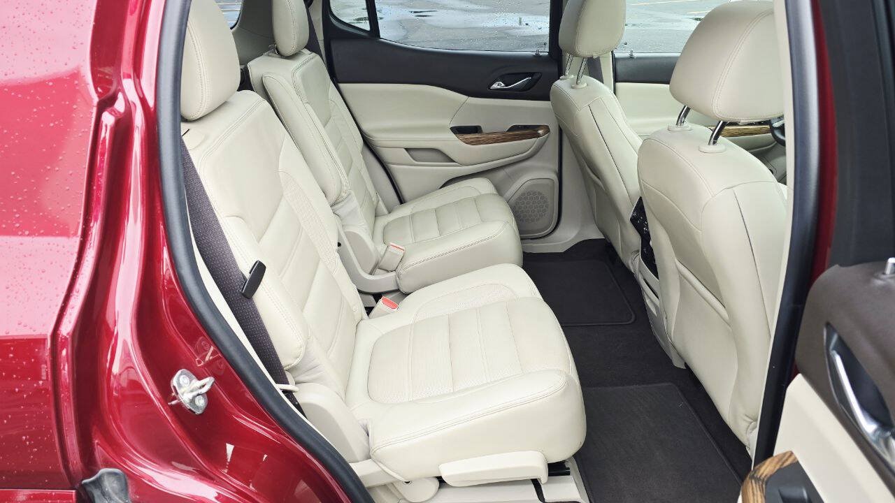Used 2017 GMC Acadia Denali w/ Technology Package FWD image 15