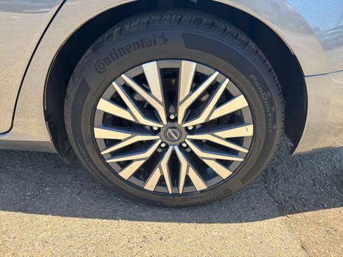Used 2025 Nissan Altima 2.5 SV FWD image 29