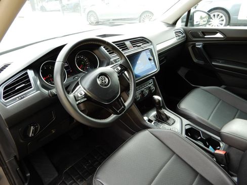 Used 2021 Volkswagen Tiguan SEL AWD/4WD image 12