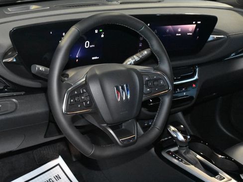 Used 2025 Buick Envista Avenir FWD image 2