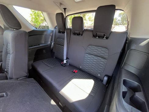 Used 2025 Nissan Pathfinder SV FWD image 29