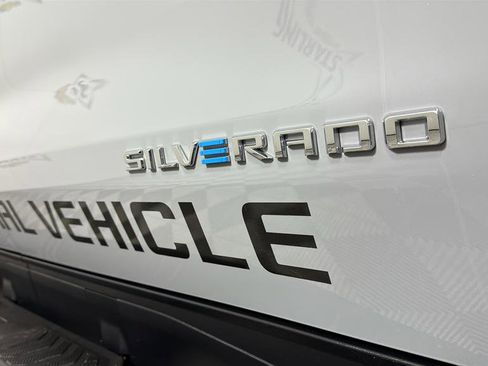 Used 2025 Chevrolet Silverado EV LT image 39