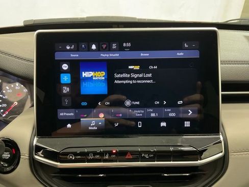 Used 2025 Jeep Compass Limited AWD/4WD image 18