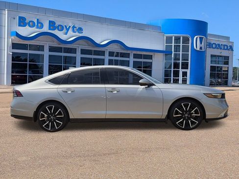 Used 2023 Honda Accord Touring image 4
