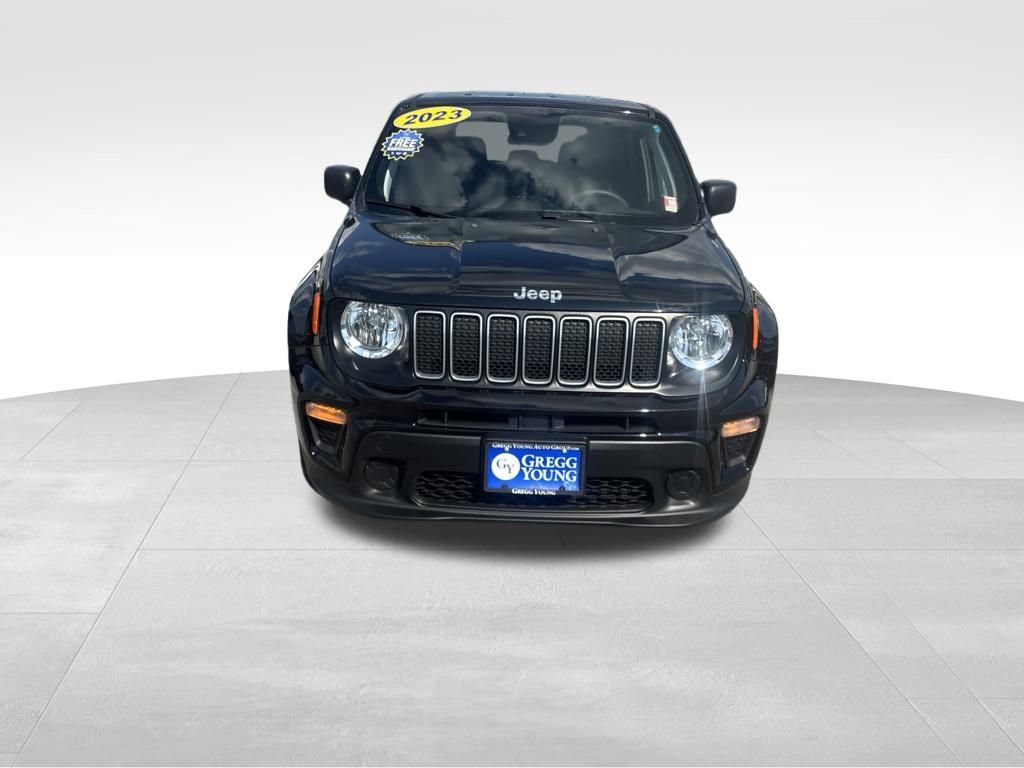 Used 2023 Jeep Renegade Latitude AWD/4WD image 10
