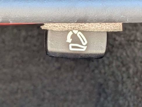 Used 2019 Volkswagen Jetta SE w/ Cold Weather Package FWD image 34