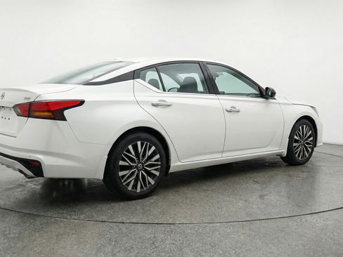 Used 2025 Nissan Altima 2.5 SV image 9