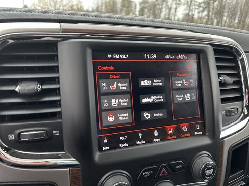 Used 2018 RAM 1500 Laramie AWD/4WD image 19