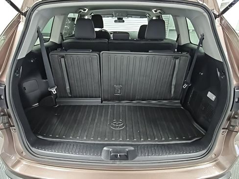 Used 2019 Toyota Highlander LE image 32