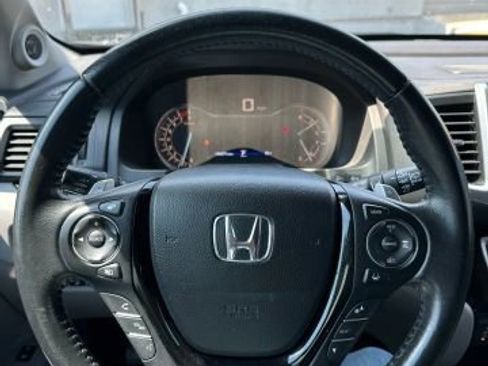 Used 2016 Honda Pilot Touring image 16